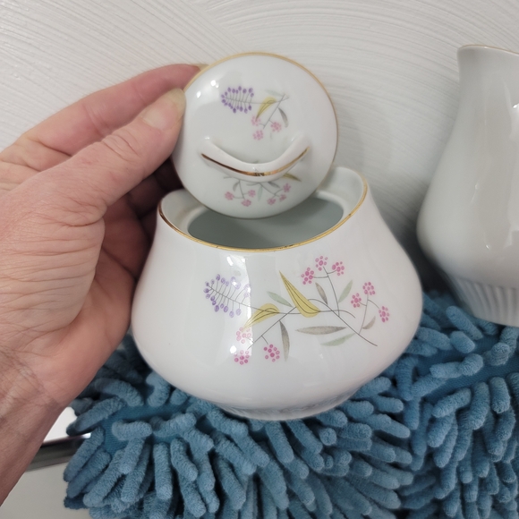 RARE. Bavaria Fine China Sugar and Creamer with Lid. Floral, White with Gold Set - Picture 5 of 16